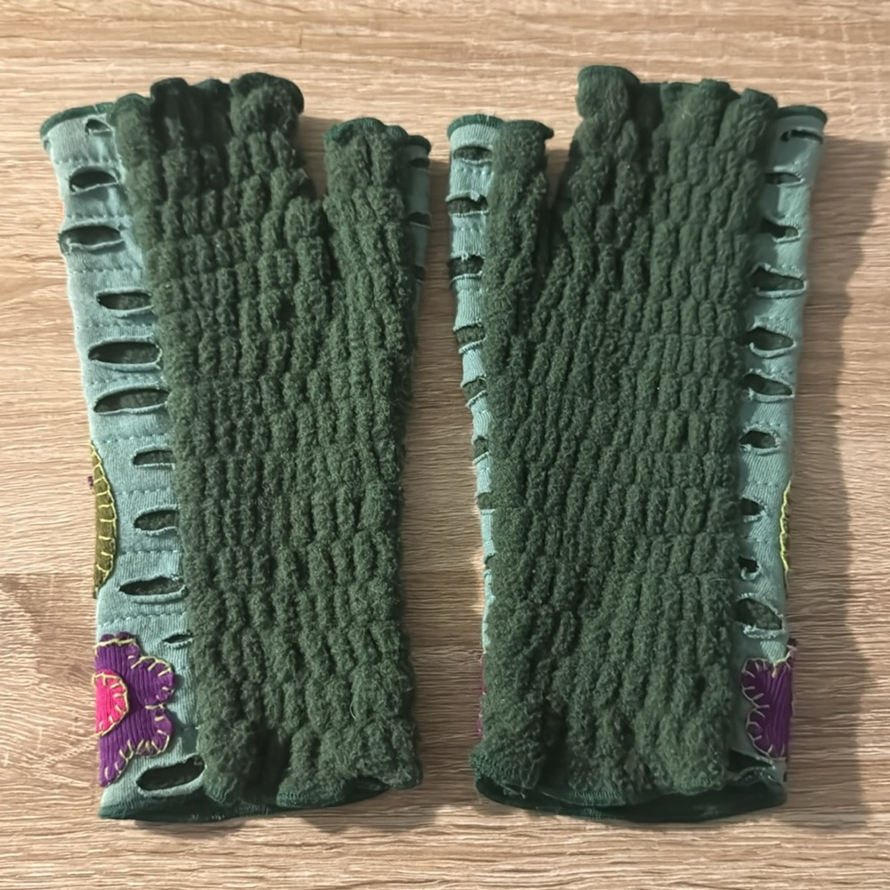 Embroidered Floral Fingerless Gloves - Green with Purple and Orange Accents - Picture 4 of 6